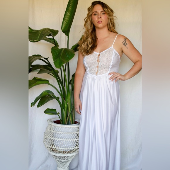 Vintage Dior Lace Ruffle Bridal Robe + Slip Set (M) in Ivory White - Picture 4 of 7